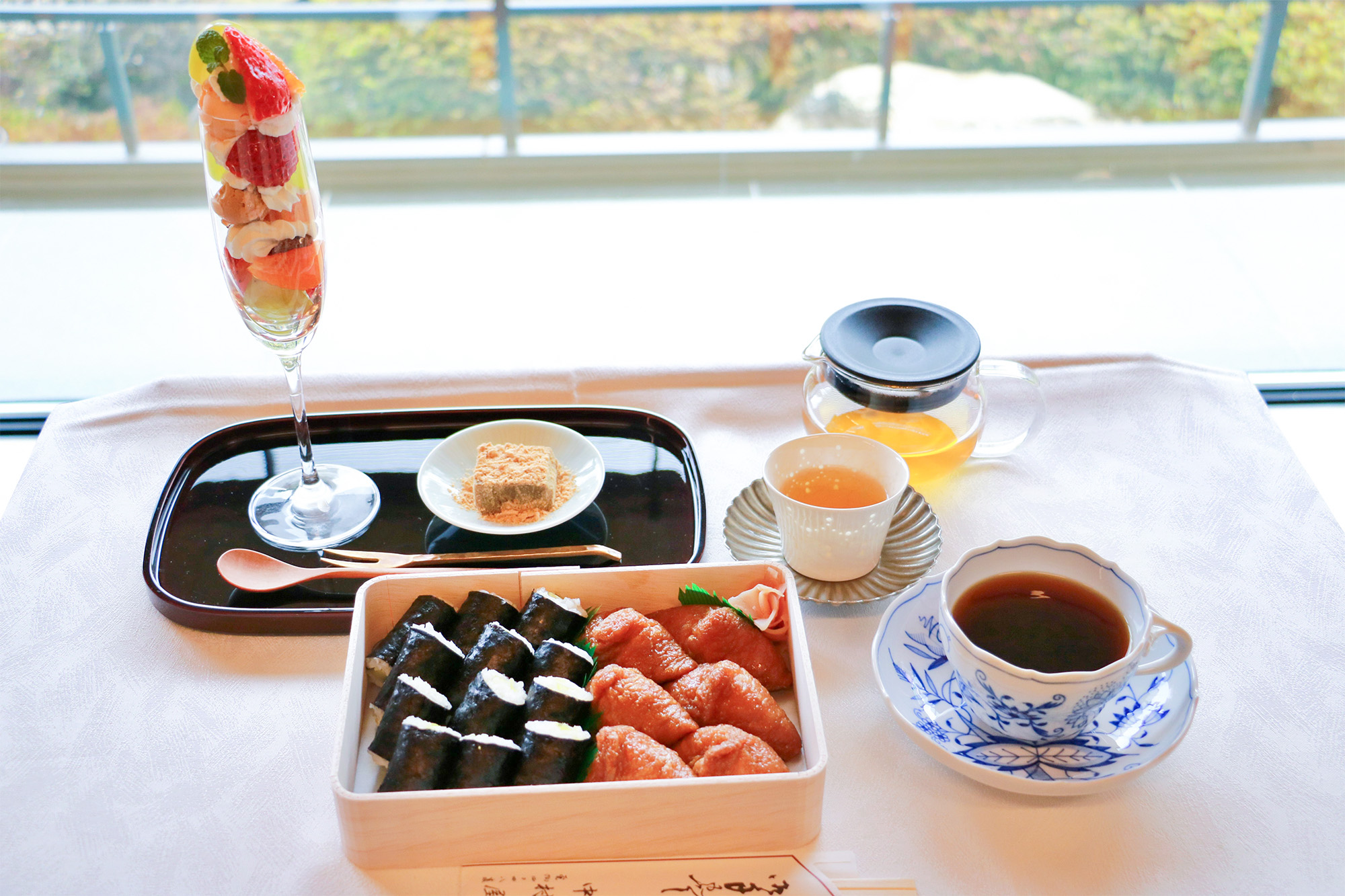 助六寿司、王将戦特製フルーツパフェ