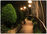 なるべく、明るくて人通りの多い道を通ること