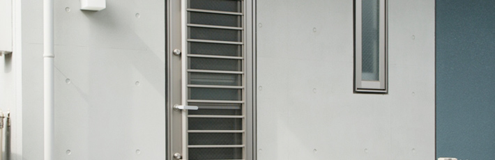 勝手口の防犯対策14選！泥棒の侵入を防ぐ方法とおすすめの防犯グッズ