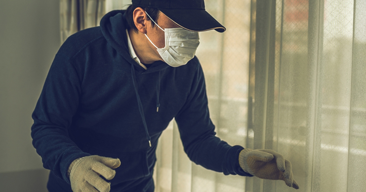 電気のつけっぱなしは防犯に有効？夜中や留守中の空き巣対策をご紹介