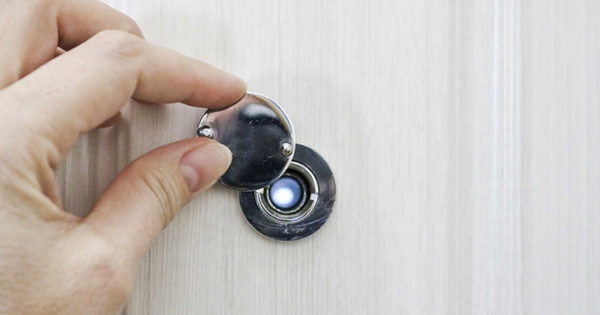 ドアスコープの危険性とは？ドアスコープを利用した犯罪と防犯対策